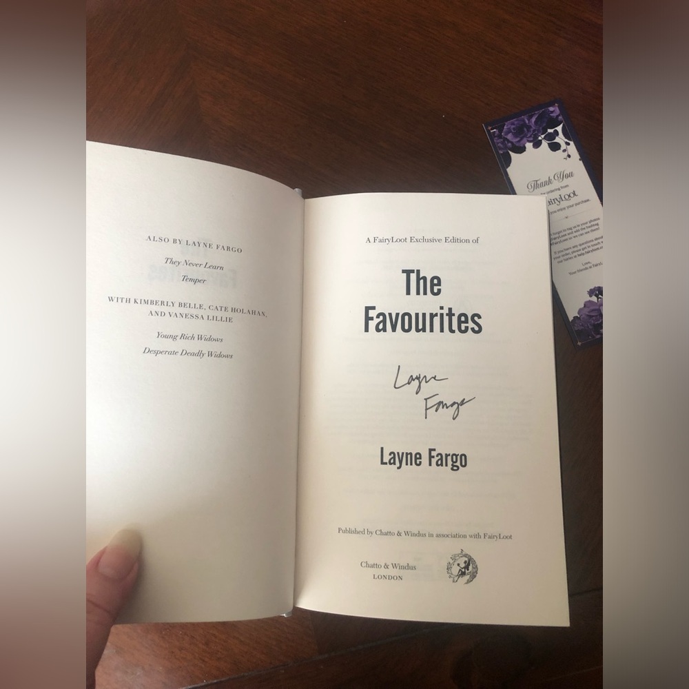 SIGNED Fairyloot Exclusive Edition THE FAVOURITES by Layne Fargo - Picture 5 of 8